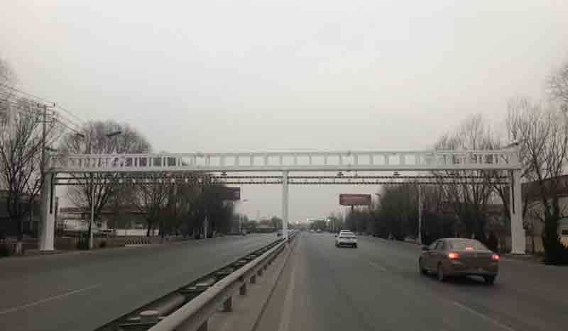 济宁公路限高杆